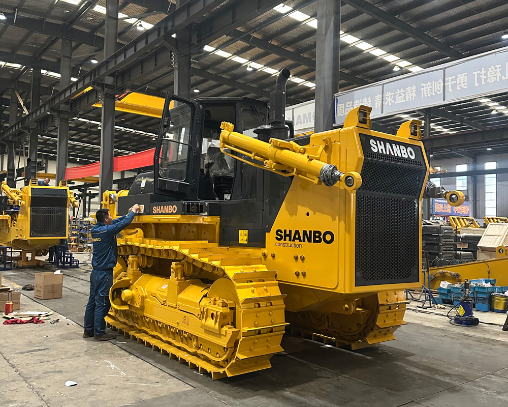 SHANBO SD32 محمّل على مقطورة مسطحة لشحن التصدير — فئة التعدين الأولية