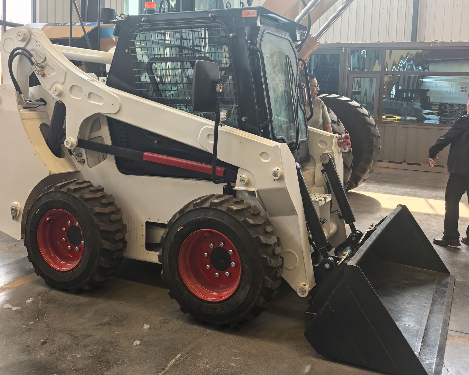 SHANBO H85 Heavy-Duty Skid Steer Loader