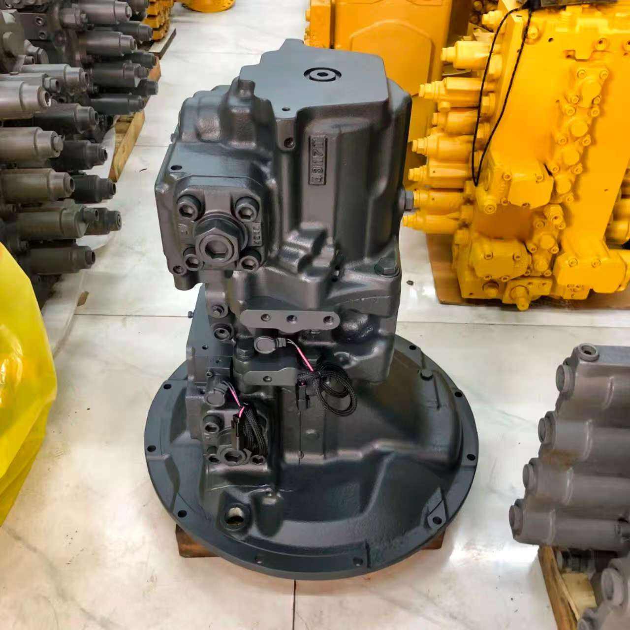 Hydraulic Swing Motor / Main Pump Assembly (PN: 708-2G-11151) photographed in SHANBO warehouse