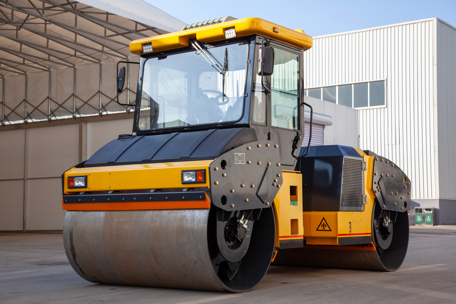SHANBO SM106HF Tandem Vibratory Roller